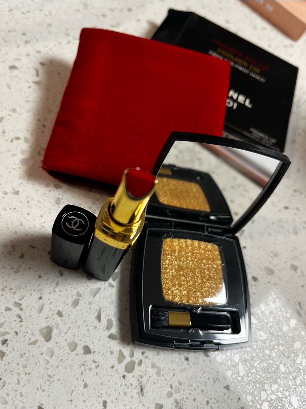 CHANEL Premier Rouge Premier Or / FIRST RED FIRST GOLD 2001 Eyeshadow & Lipstick - Picture 2 of 6